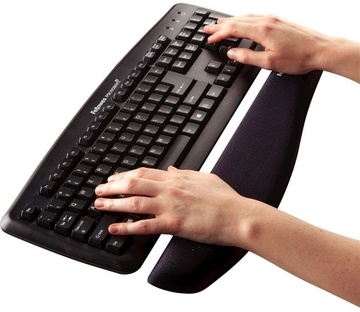 Opěrka zápěstí ke klávesnici Fellowes PlushTouch, černá