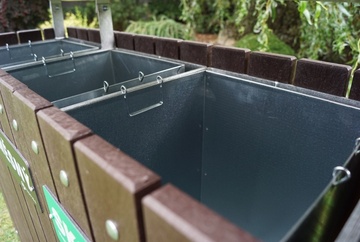 Venkovní odpadkový koš Recyklát se stříškou 3x75 l