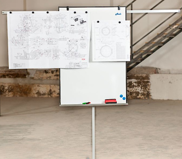 Pojízdný flipchart AVELI MOBIL 3 WINGS magnetický 70x100 cm