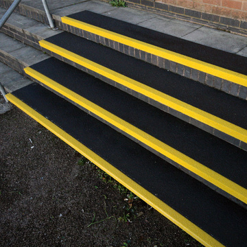 Protiskluzové nášlapy na schody COBAGRiP Stair Tread černo-žluté 1m x 345mm x 55mm