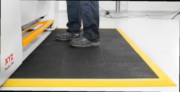 Gumová průmyslová rohož COBA Solid Fatigue-Step Standard 0,9 x 0,9m černá