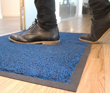 Vstupní čistící rohož COBAwash černo-modrá 0,85 m x 1,2 m