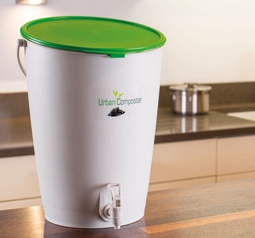 Plastový domácí kompostér na recyklaci bioodpadu z kuchyně 15l